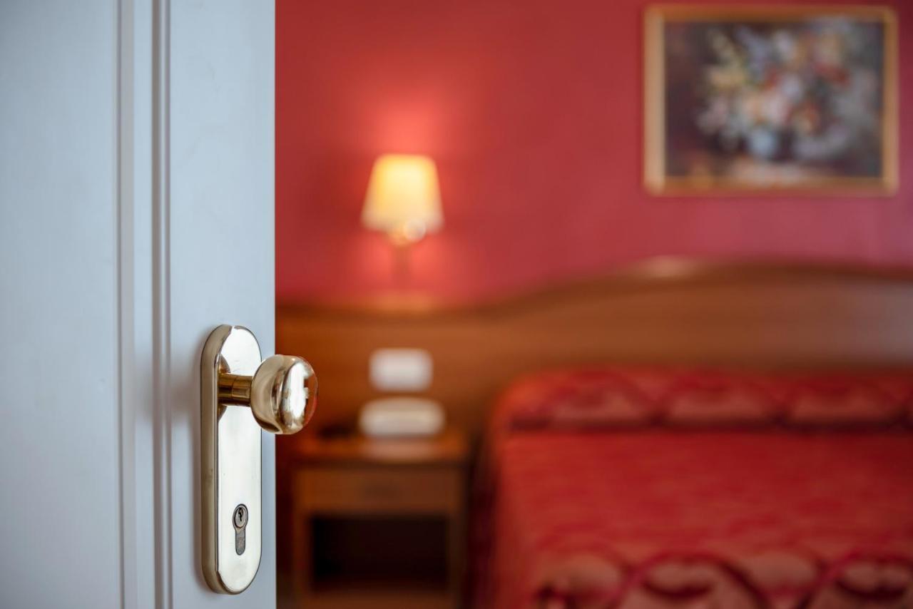 Hotel Tiffany Rimini Extérieur photo