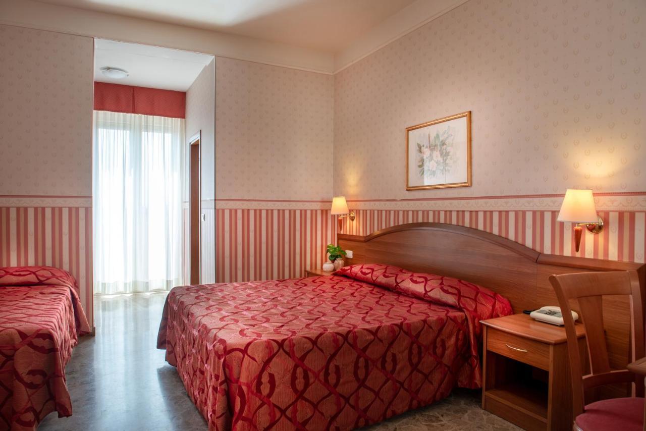 Hotel Tiffany Rimini Extérieur photo