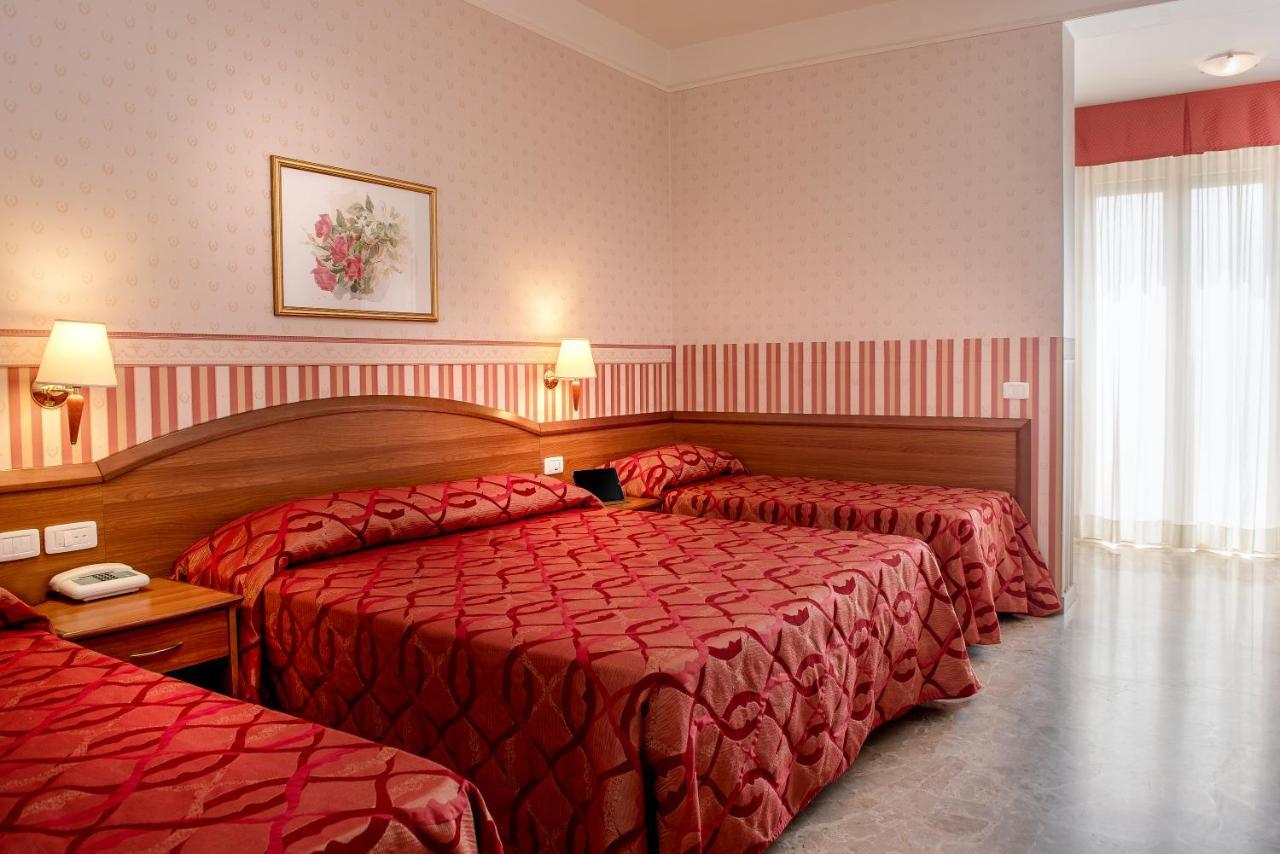 Hotel Tiffany Rimini Extérieur photo