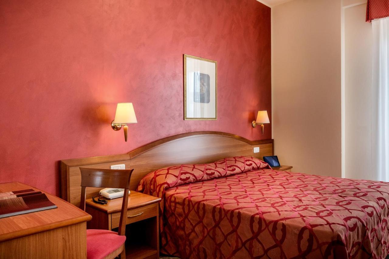 Hotel Tiffany Rimini Extérieur photo