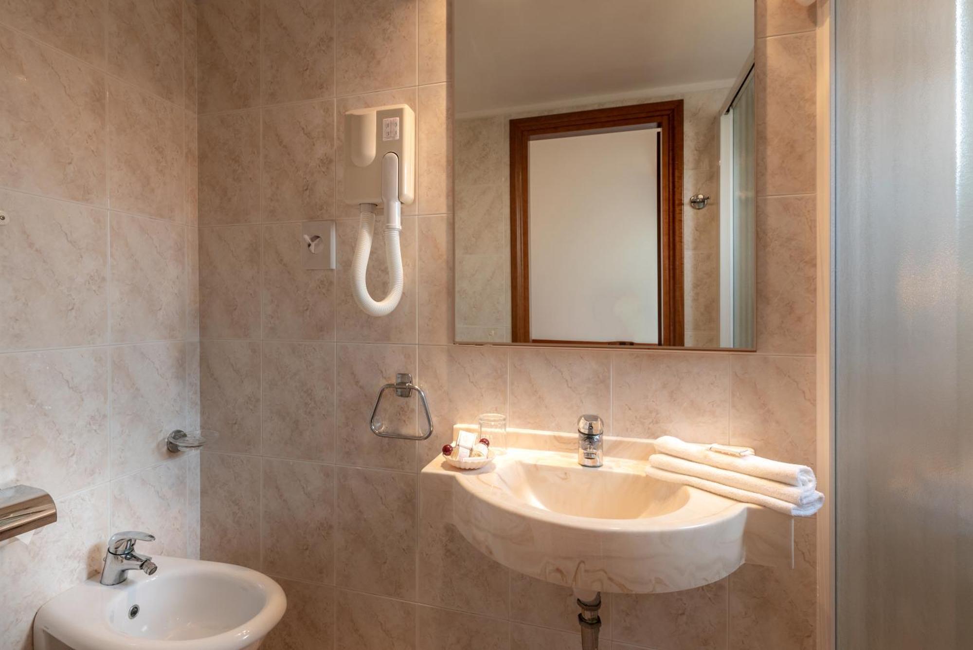 Hotel Tiffany Rimini Extérieur photo