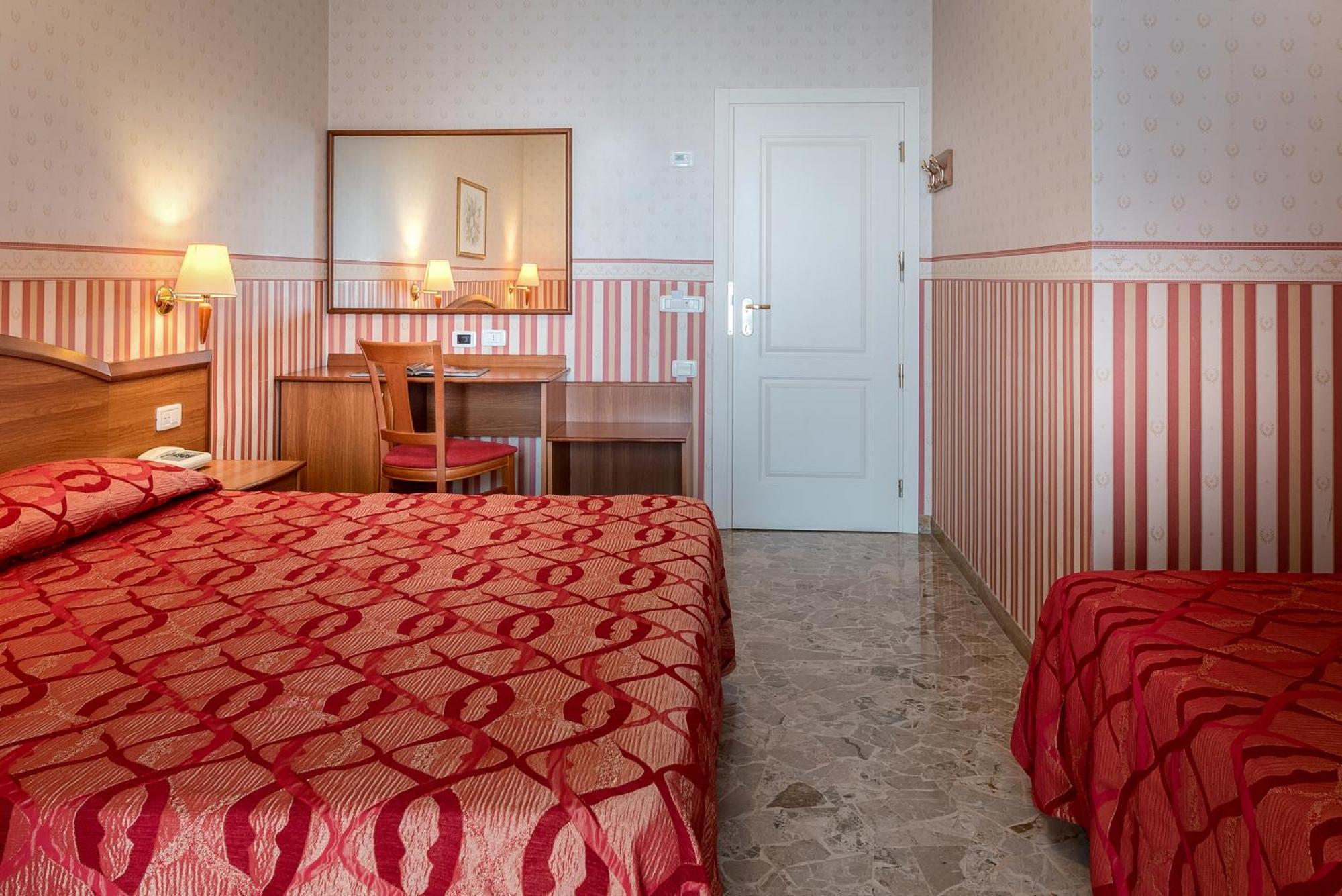 Hotel Tiffany Rimini Extérieur photo