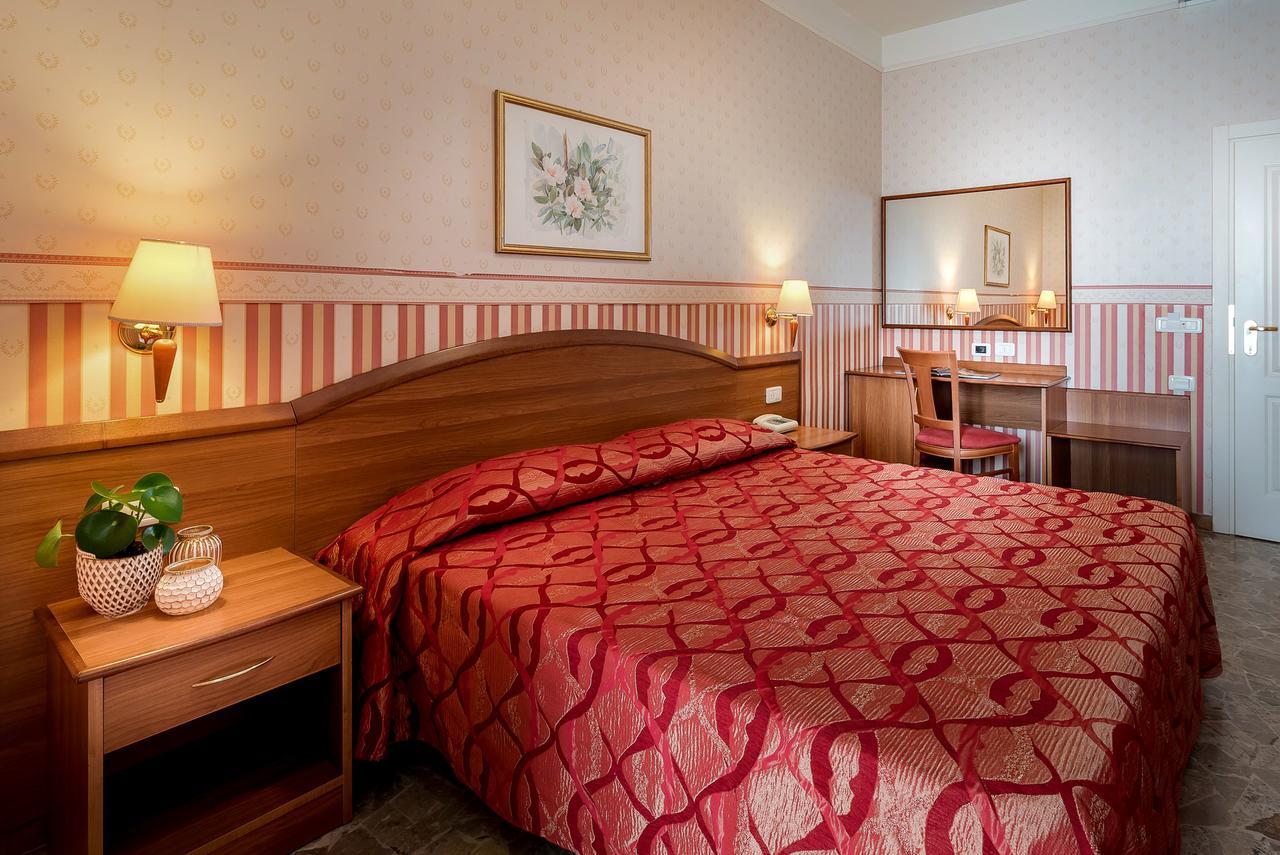 Hotel Tiffany Rimini Extérieur photo