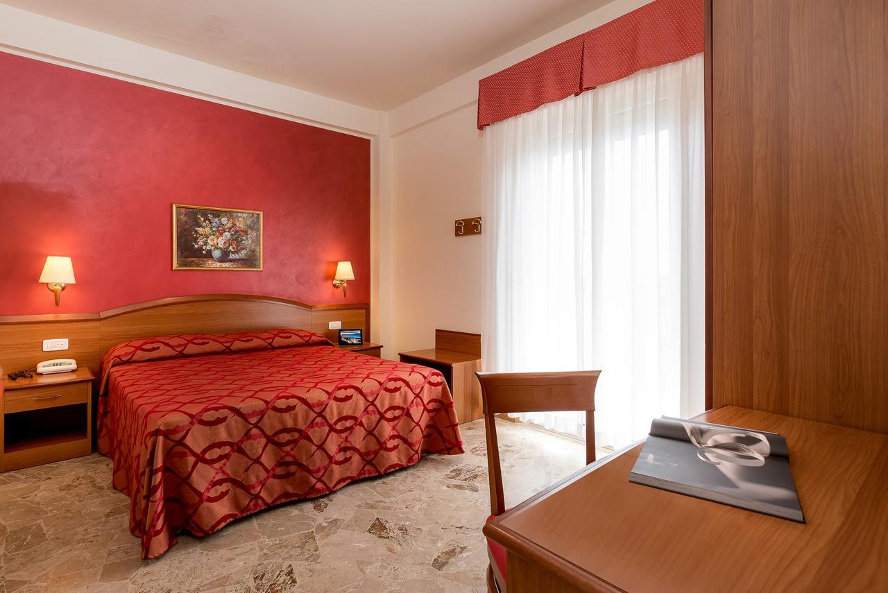 Hotel Tiffany Rimini Extérieur photo